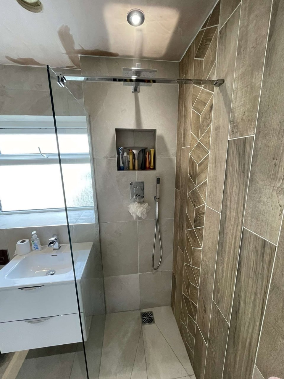 Modern walk-in shower with feature tiling